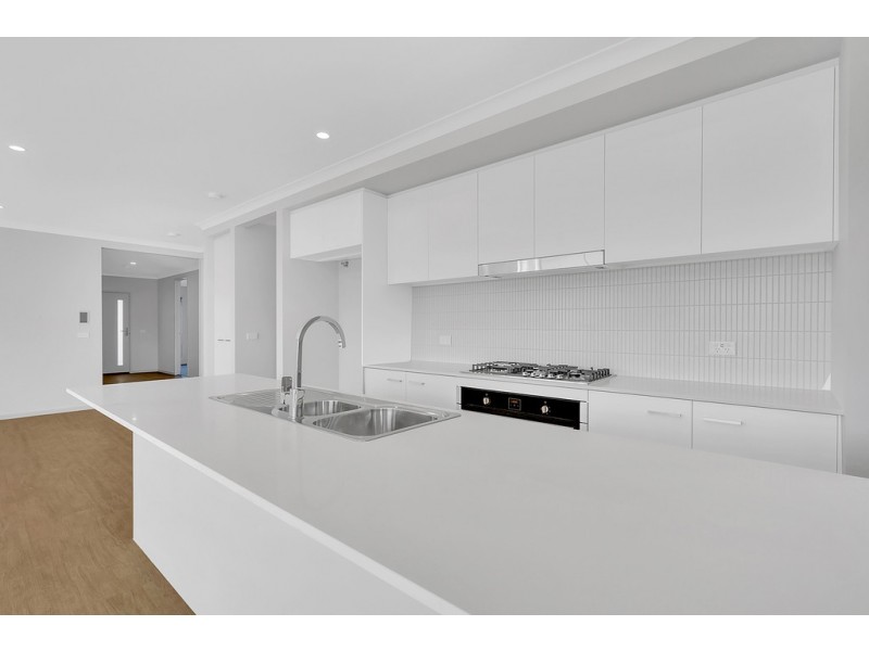 5 Stuart Way, Mickleham VIC 3064