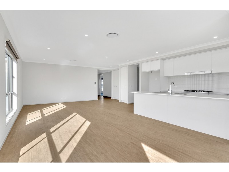 5 Stuart Way, Mickleham VIC 3064