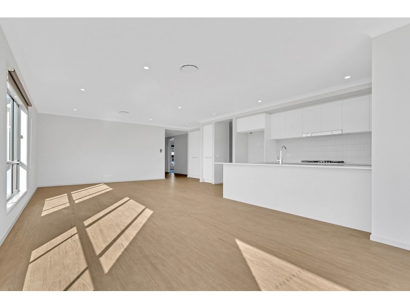 5 Stuart Way, Mickleham VIC 3064