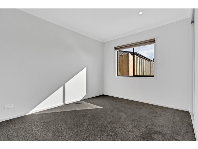 5 Stuart Way, Mickleham VIC 3064