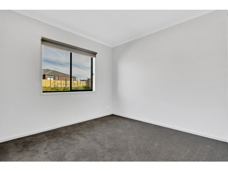 5 Stuart Way, Mickleham VIC 3064