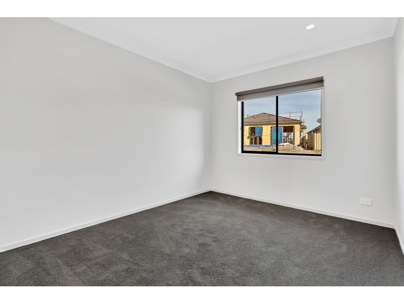 5 Stuart Way, Mickleham VIC 3064