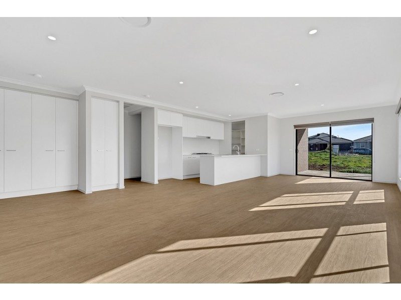 5 Stuart Way, Mickleham VIC 3064