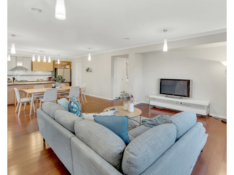 19 Bellfield Drive, Craigieburn VIC 3064