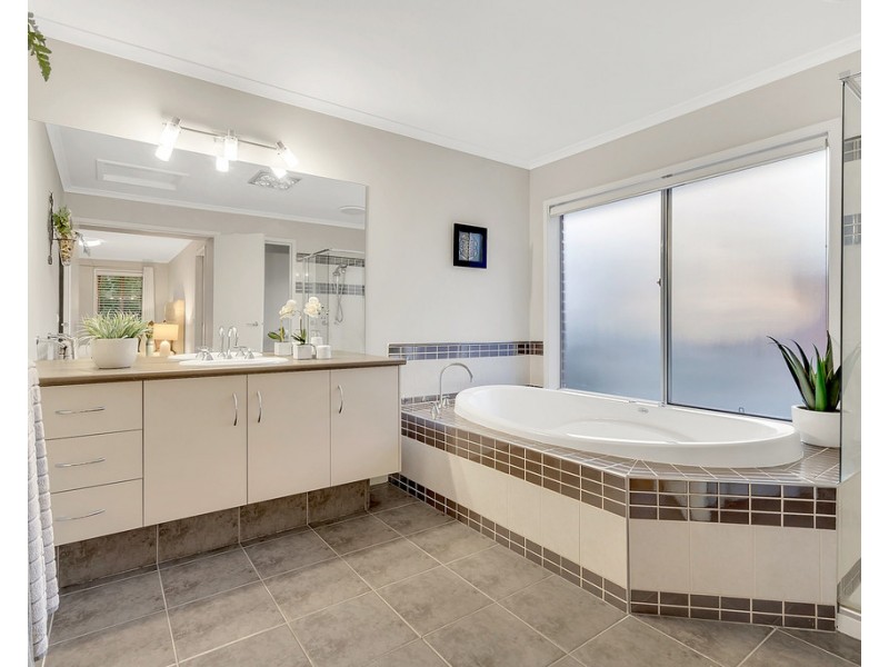 19 Bellfield Drive, Craigieburn VIC 3064