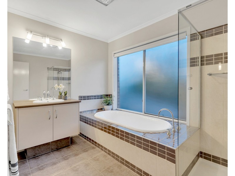 19 Bellfield Drive, Craigieburn VIC 3064