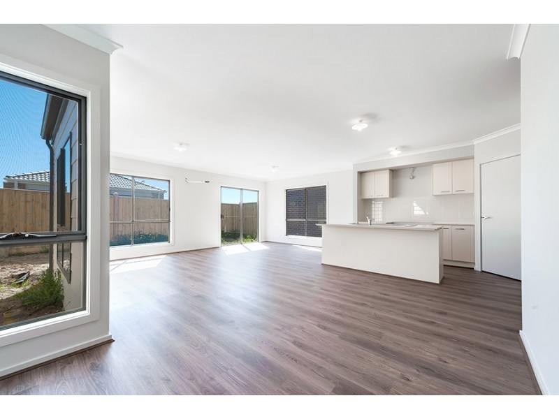 15 Delson Way, Mickleham VIC 3064