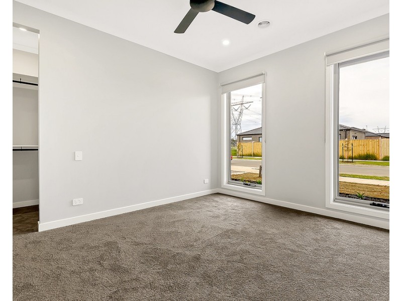 27 Cardamon Avenue, Mickleham VIC 3064