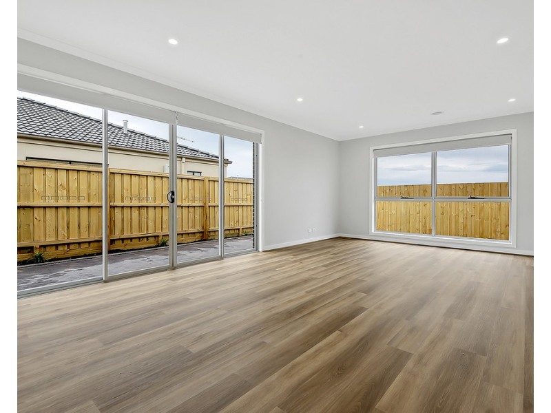 27 Cardamon Avenue, Mickleham VIC 3064