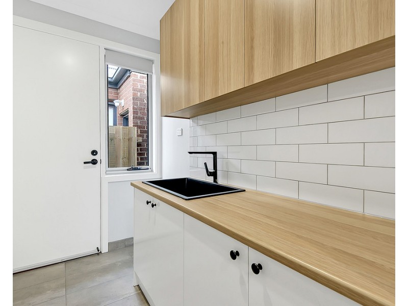 27 Cardamon Avenue, Mickleham VIC 3064