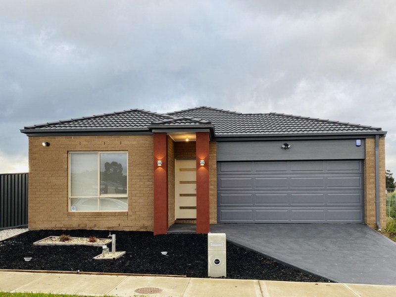 8 Oregan Way, Roxburgh Park VIC 3064