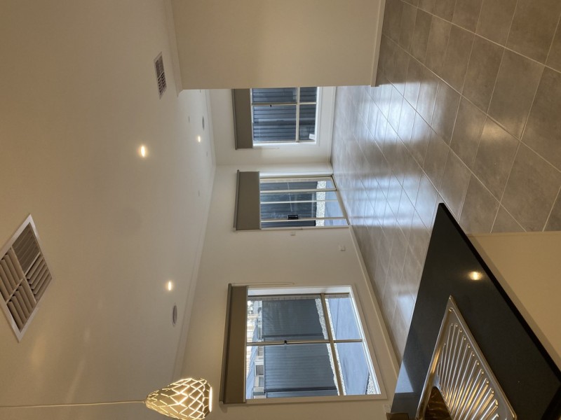 8 Oregan Way, Roxburgh Park VIC 3064