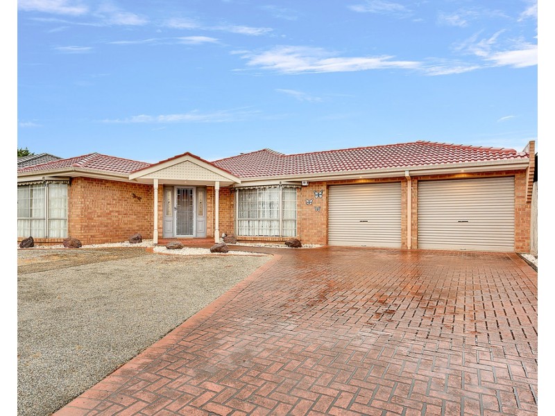 8 Pembroke Crescent, Craigieburn VIC 3064