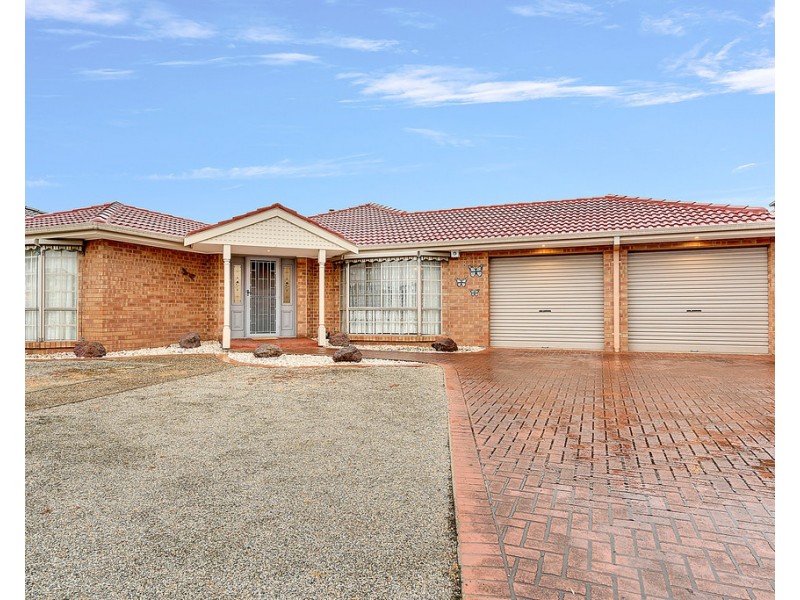 8 Pembroke Crescent, Craigieburn VIC 3064