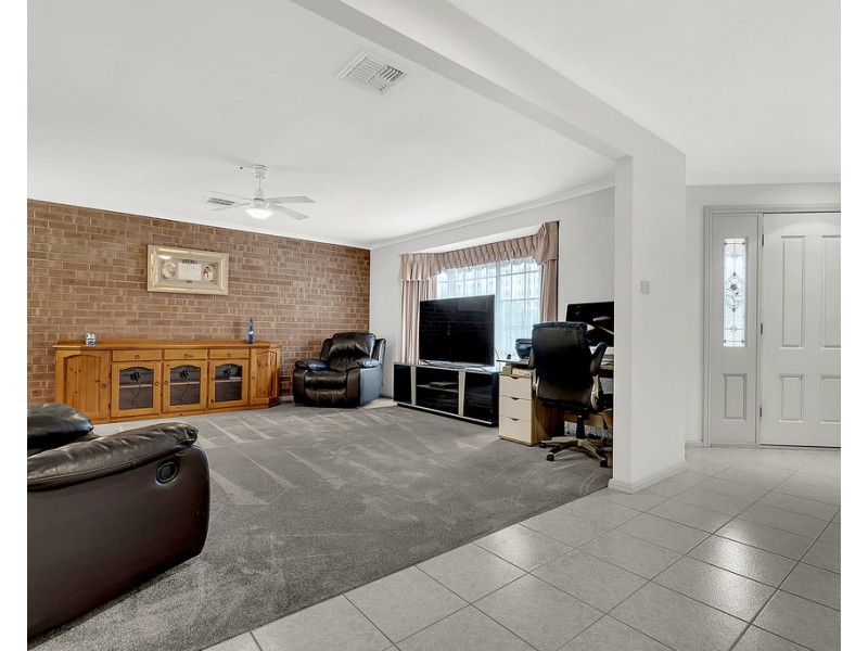 8 Pembroke Crescent, Craigieburn VIC 3064