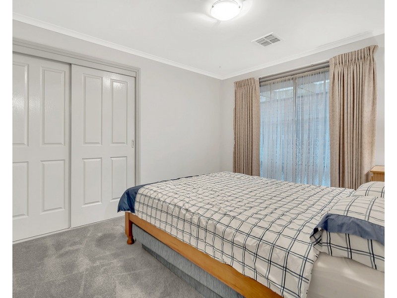 8 Pembroke Crescent, Craigieburn VIC 3064