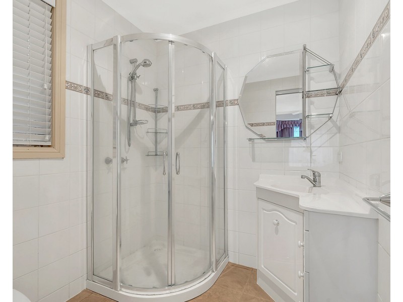 8 Pembroke Crescent, Craigieburn VIC 3064