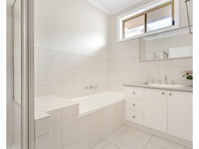 10 Woodlea Crescent, Craigieburn VIC 3064