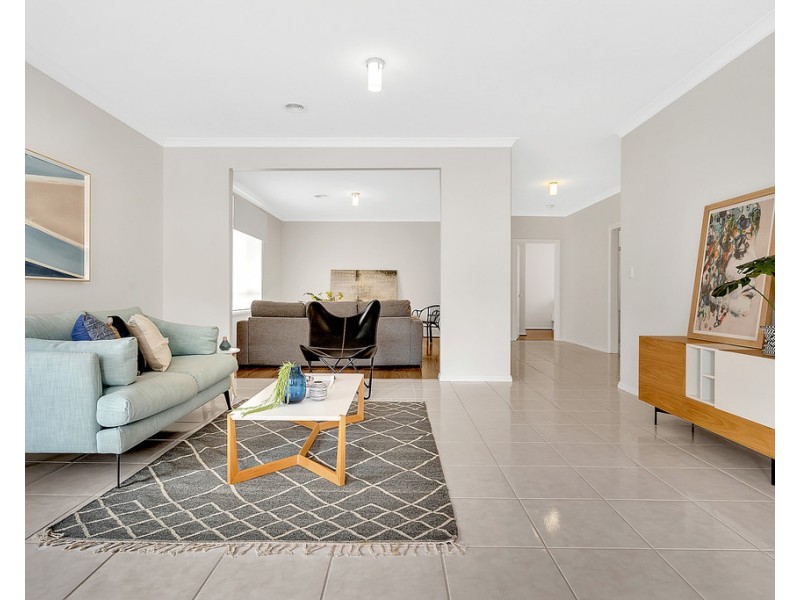 10 Woodlea Crescent, Craigieburn VIC 3064