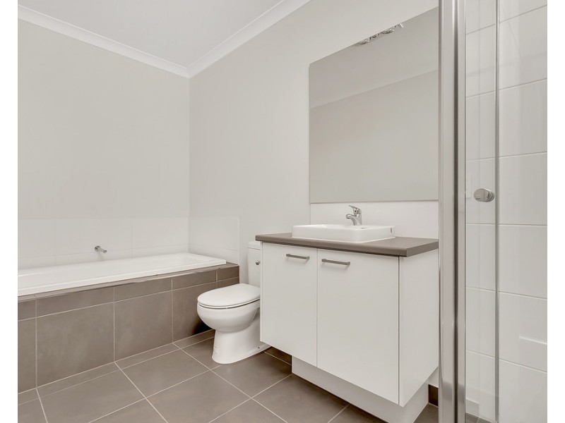 8 Ganges Road, Craigieburn VIC 3064