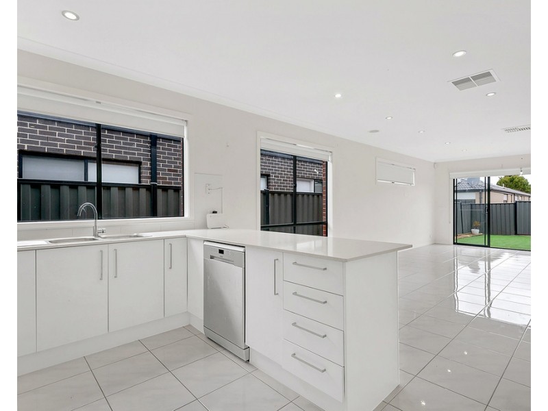 24 Bottlebrush Road, Craigieburn VIC 3064