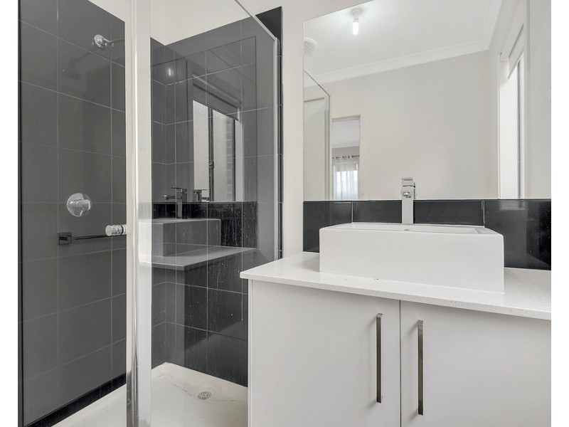 24 Bottlebrush Road, Craigieburn VIC 3064