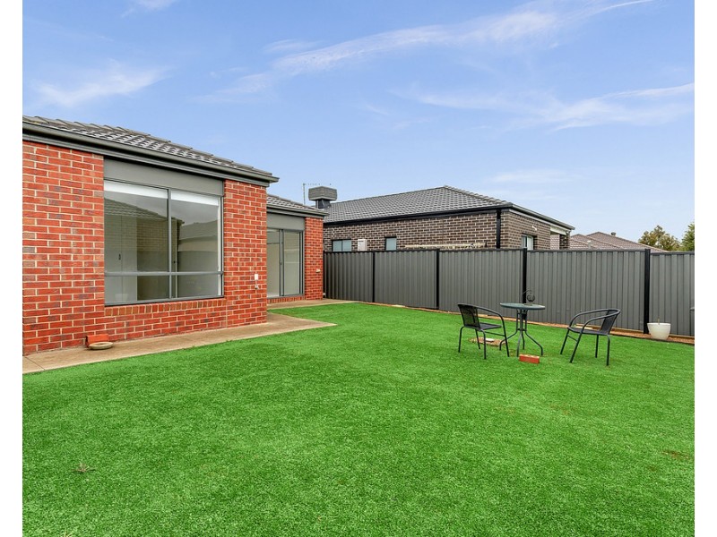 24 Bottlebrush Road, Craigieburn VIC 3064