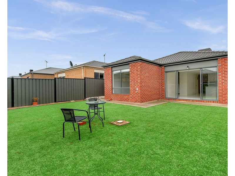 24 Bottlebrush Road, Craigieburn VIC 3064