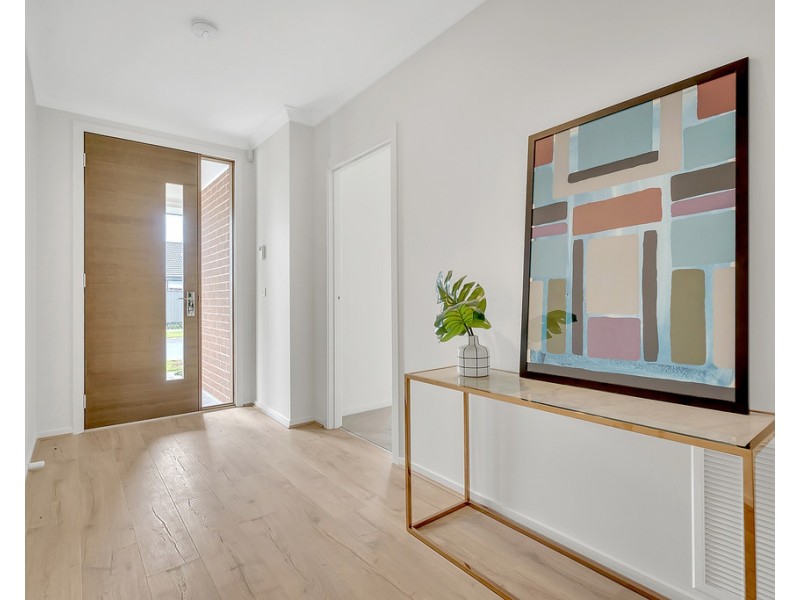 25 Oresund Drive, Craigieburn VIC 3064