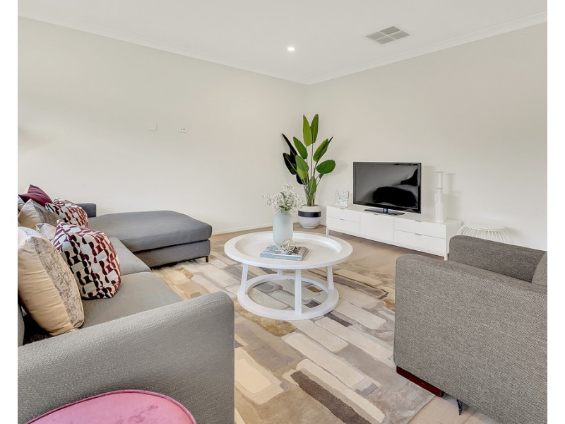 25 Oresund Drive, Craigieburn VIC 3064