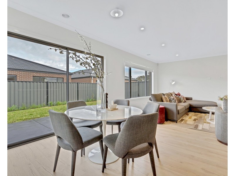 25 Oresund Drive, Craigieburn VIC 3064