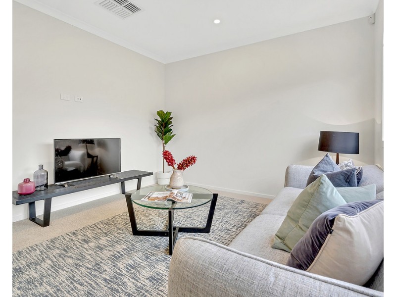 25 Oresund Drive, Craigieburn VIC 3064