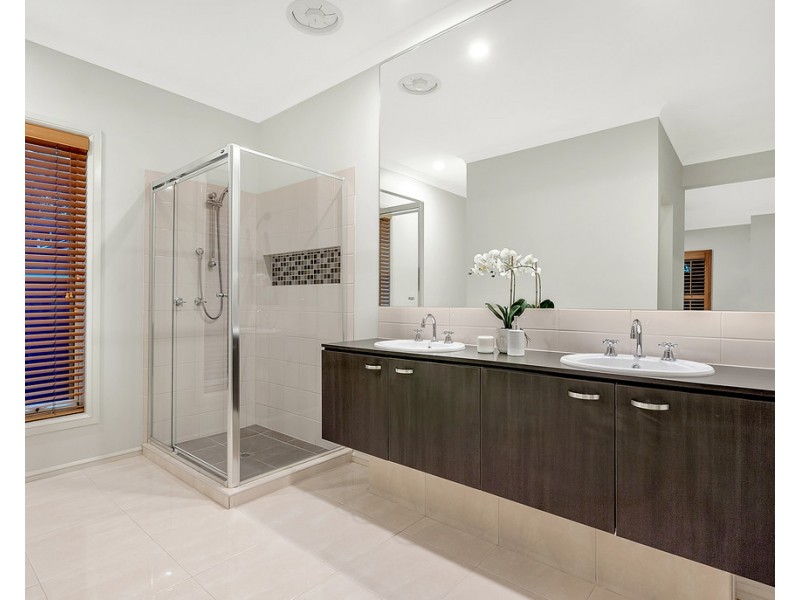 3 Gippsland Way, Craigieburn VIC 3064