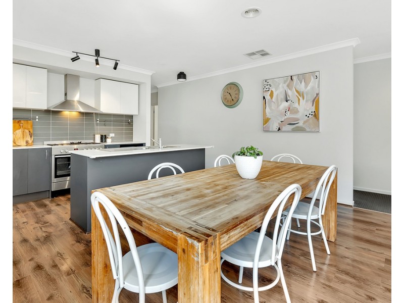 12 Falkland Road, Craigieburn VIC 3064