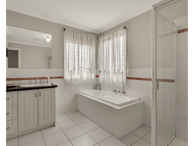 2/57-59 Yarcombe Crescent, Craigieburn VIC 3064