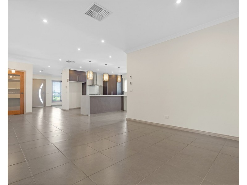 74 Corringa Way, Craigieburn VIC 3064