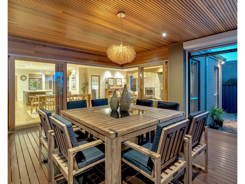 3 Bridgehaven Drive, Craigieburn VIC 3064