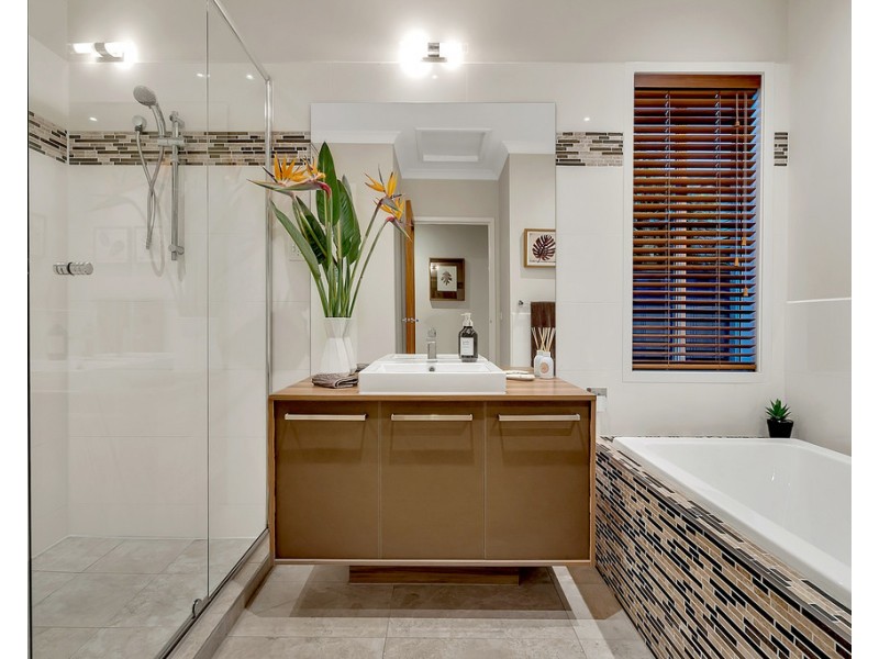 3 Bridgehaven Drive, Craigieburn VIC 3064