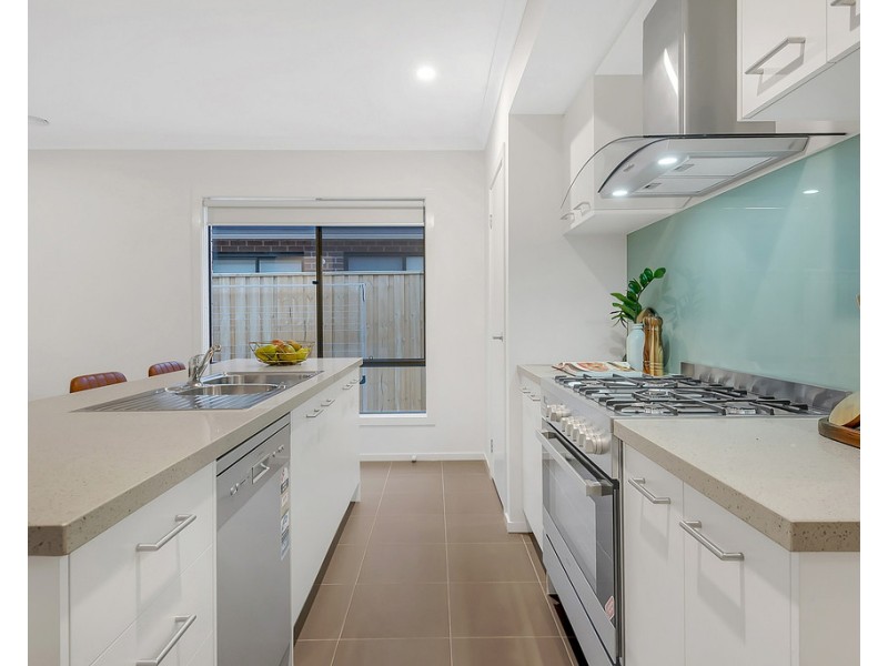 8 Artful Street, Donnybrook VIC 3064