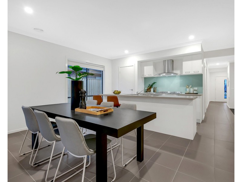 8 Artful Street, Donnybrook VIC 3064