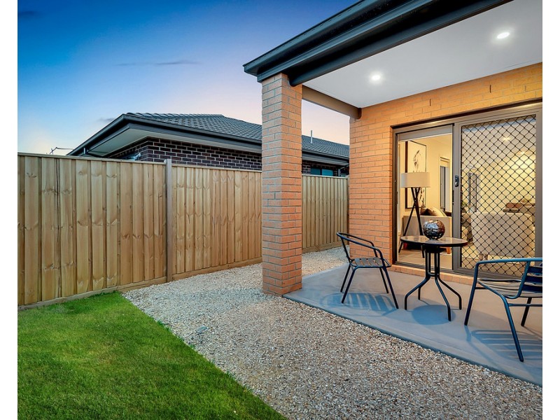 8 Artful Street, Donnybrook VIC 3064