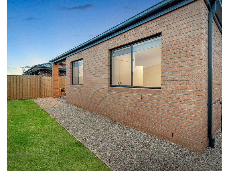 8 Artful Street, Donnybrook VIC 3064