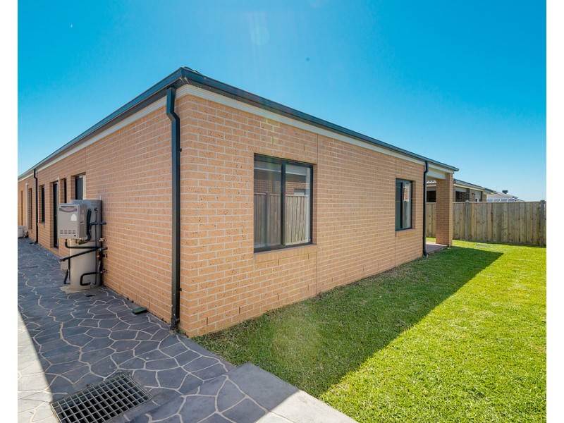 17 Docker Circuit, Mickleham VIC 3064