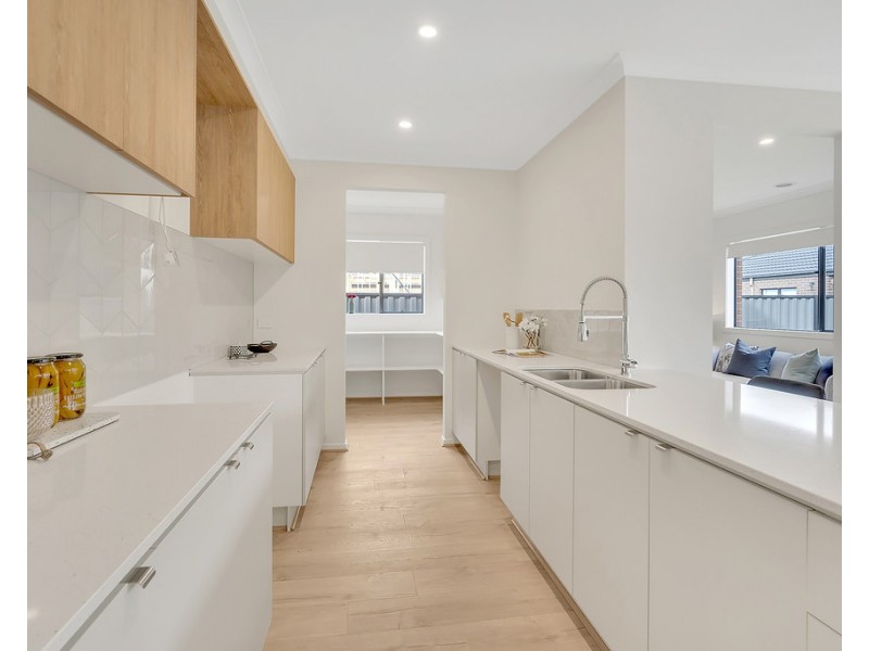 430 Brookfield Boulevard, Craigieburn VIC 3064