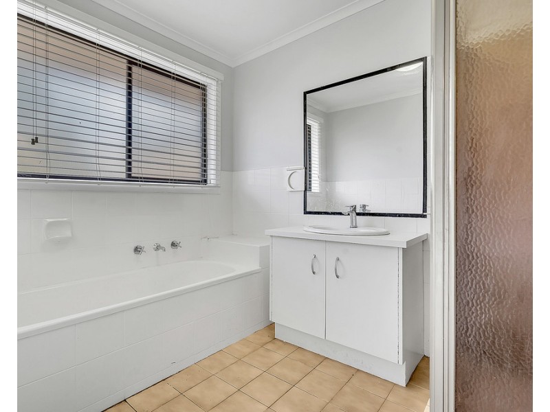 6 Perron Close, Craigieburn VIC 3064