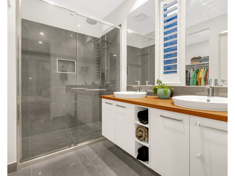 8 Riegelhuth Street, Craigieburn VIC 3064