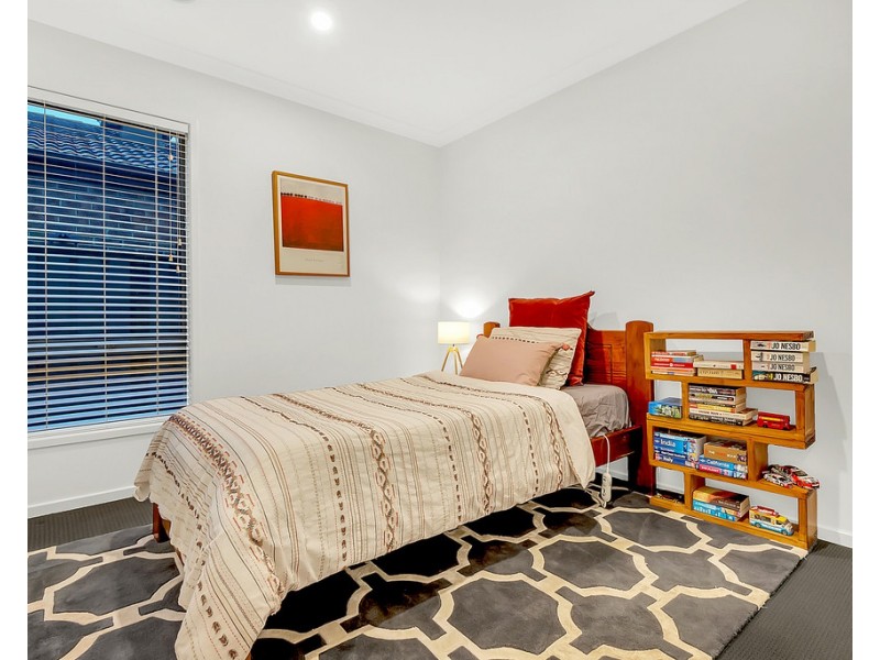 8 Riegelhuth Street, Craigieburn VIC 3064