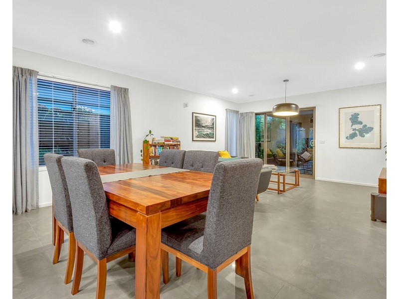 8 Riegelhuth Street, Craigieburn VIC 3064