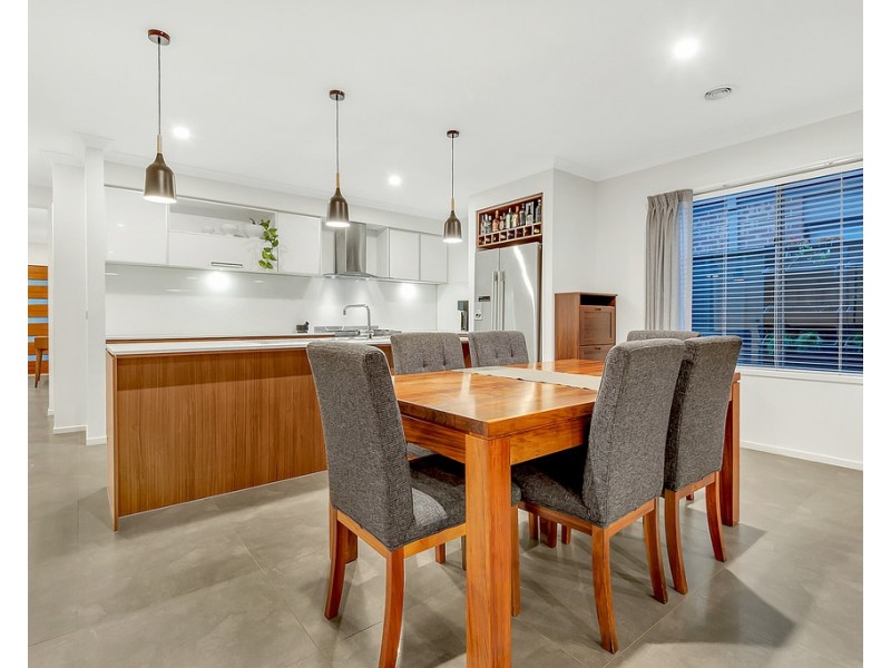 8 Riegelhuth Street, Craigieburn VIC 3064