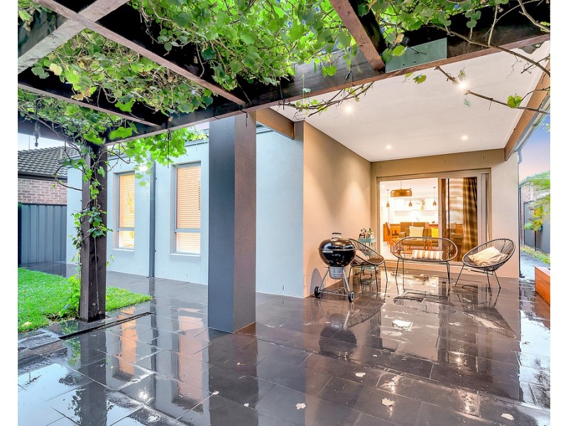 8 Riegelhuth Street, Craigieburn VIC 3064